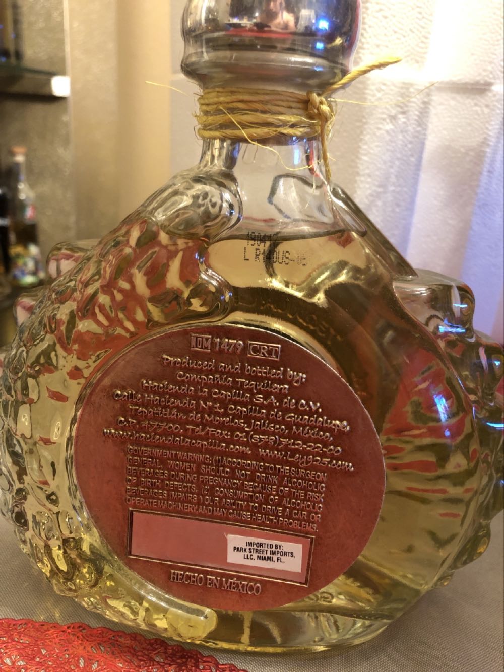 Ley .925 Reposado - Nom 1479 (750 mL) alcohol collectible [Barcode 871804001155] - Main Image 2