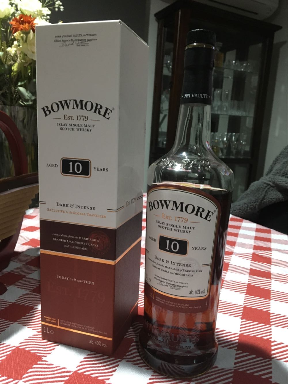 Bowmore Aged 10 Years, Travellers Edition - The Bowmore Distillery (1 L) alcohol collectible [Barcode 5010496004531] - Main Image 4