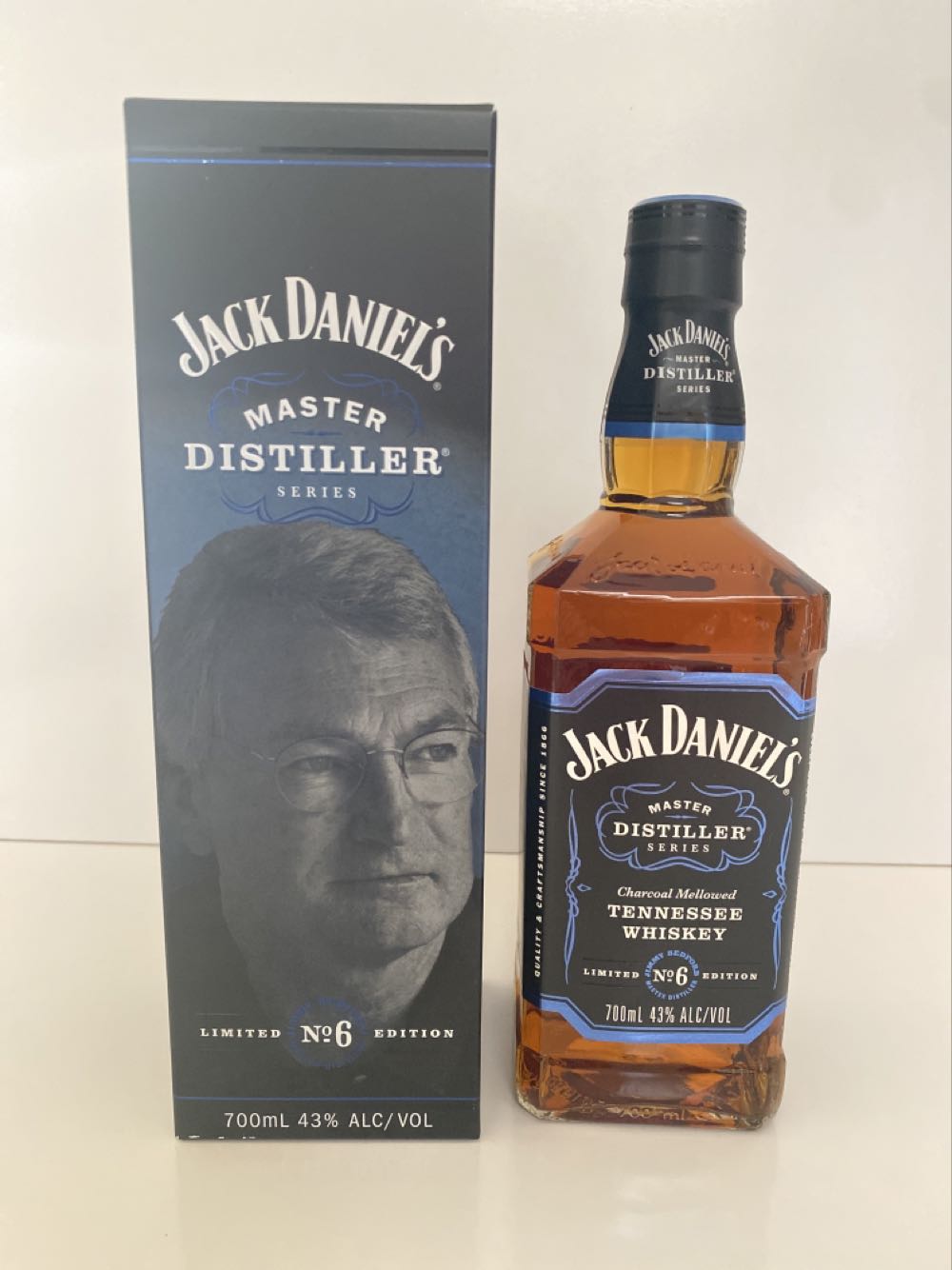 Master Distiller 6 - Jack Daniel‘s Distillery (700 mL) alcohol collectible [Barcode 5099873011997] - Main Image 2