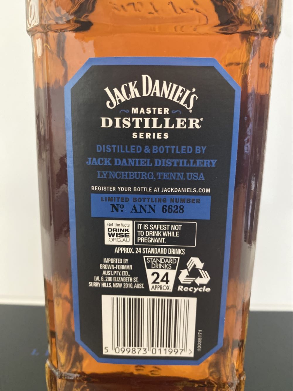 Master Distiller 6 - Jack Daniel‘s Distillery (700 mL) alcohol collectible [Barcode 5099873011997] - Main Image 3