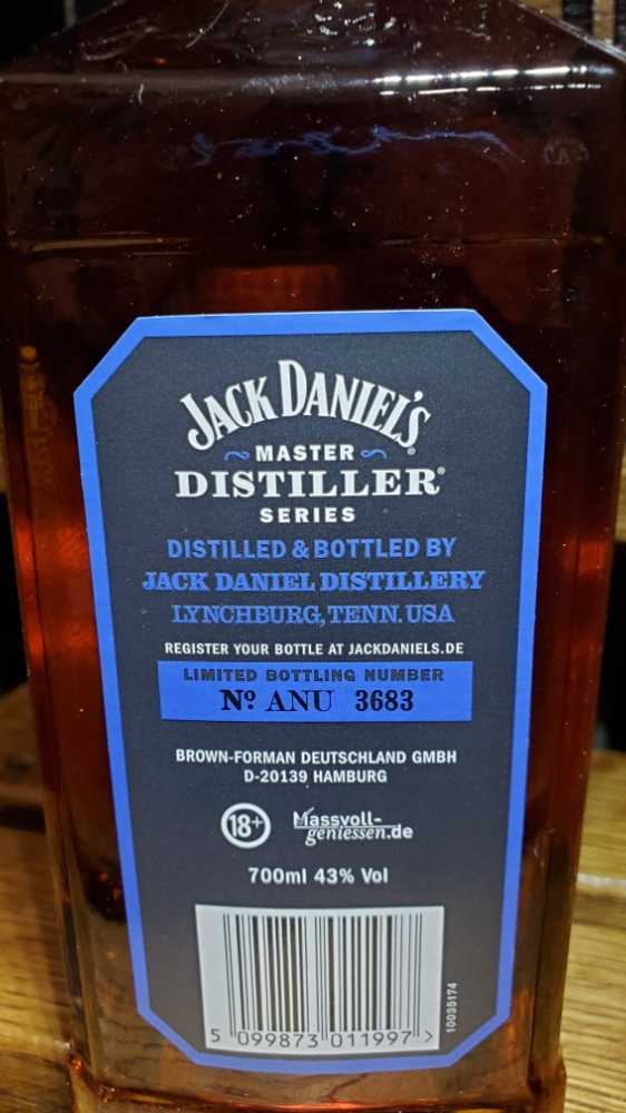 Master Distiller 6 - Jack Daniel‘s Distillery (700 mL) alcohol collectible [Barcode 5099873011997] - Main Image 4