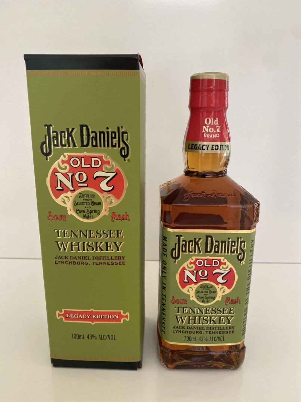Legacy Edition 1 - Jack Daniel‘s Distillery (700 mL) alcohol collectible [Barcode 5099873012963] - Main Image 2