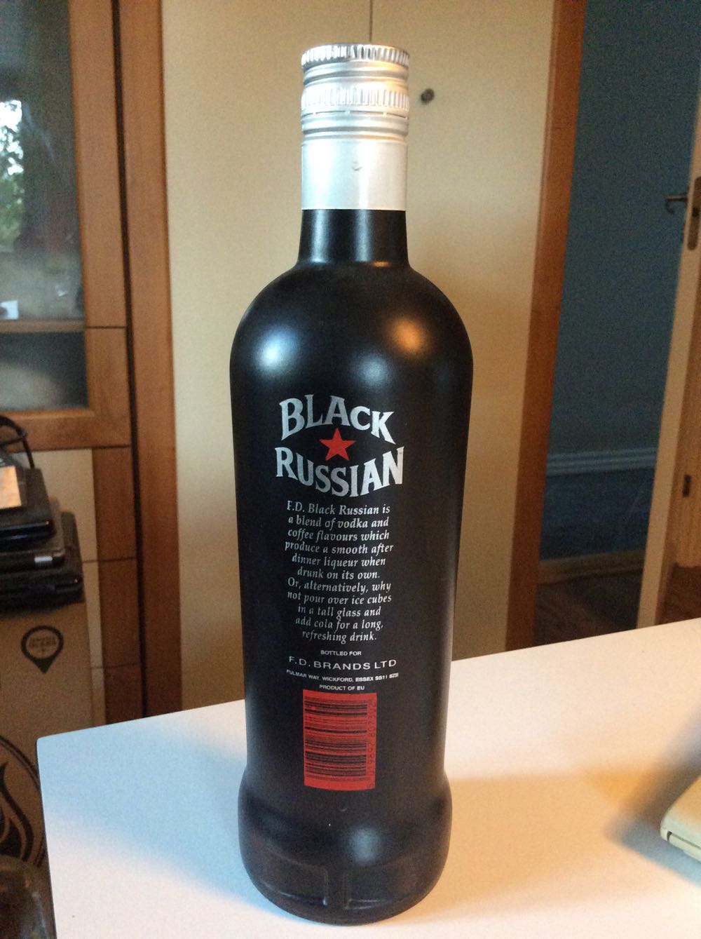 Black Russian Classic 700ml 40% UK - F. D. Brands LTD (700 mL) alcohol collectible [Barcode 5019892807302] - Main Image 2
