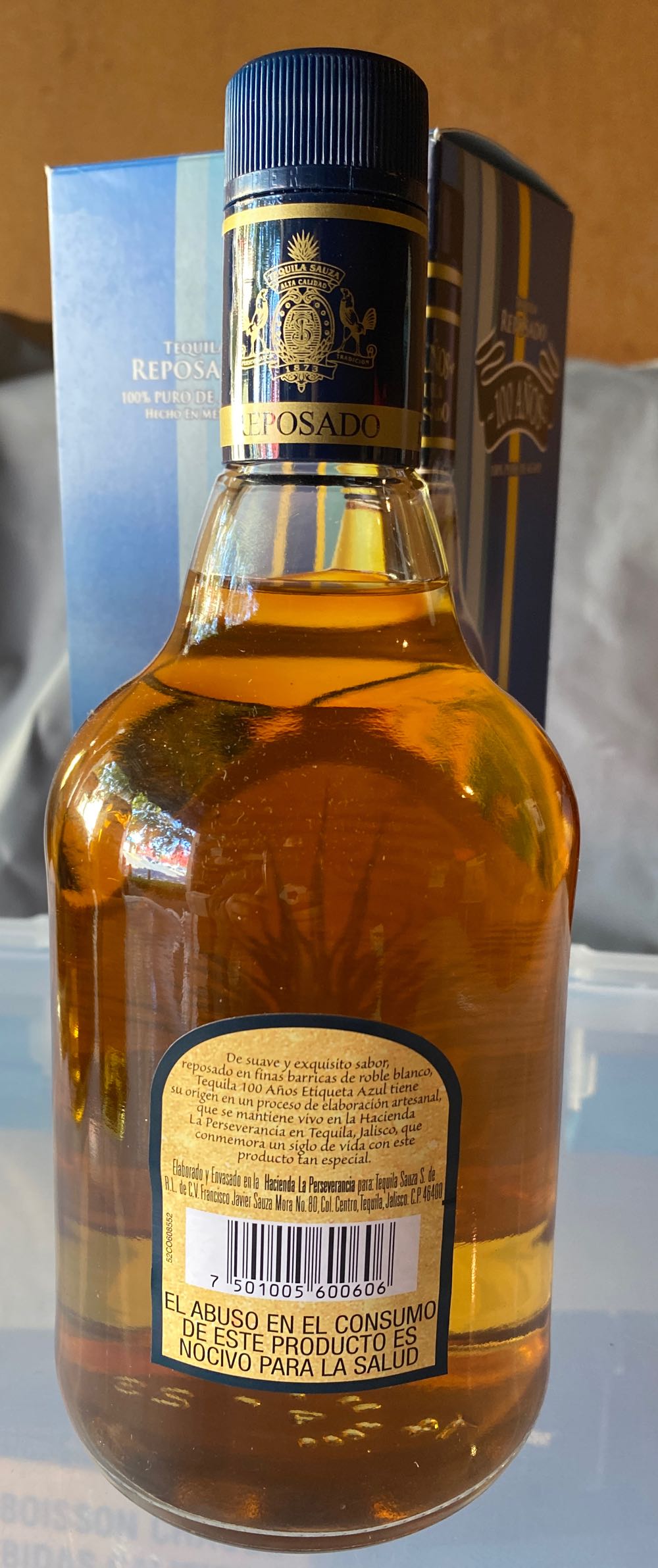 Tequila Reposado 100 Años 100% Agave  (750 mL) alcohol collectible [Barcode 7501005616898] - Main Image 2