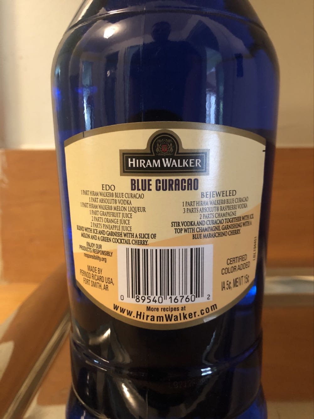 Blue Curaçao - Hiram Walker (1 L) alcohol collectible [Barcode 089540167602] - Main Image 3