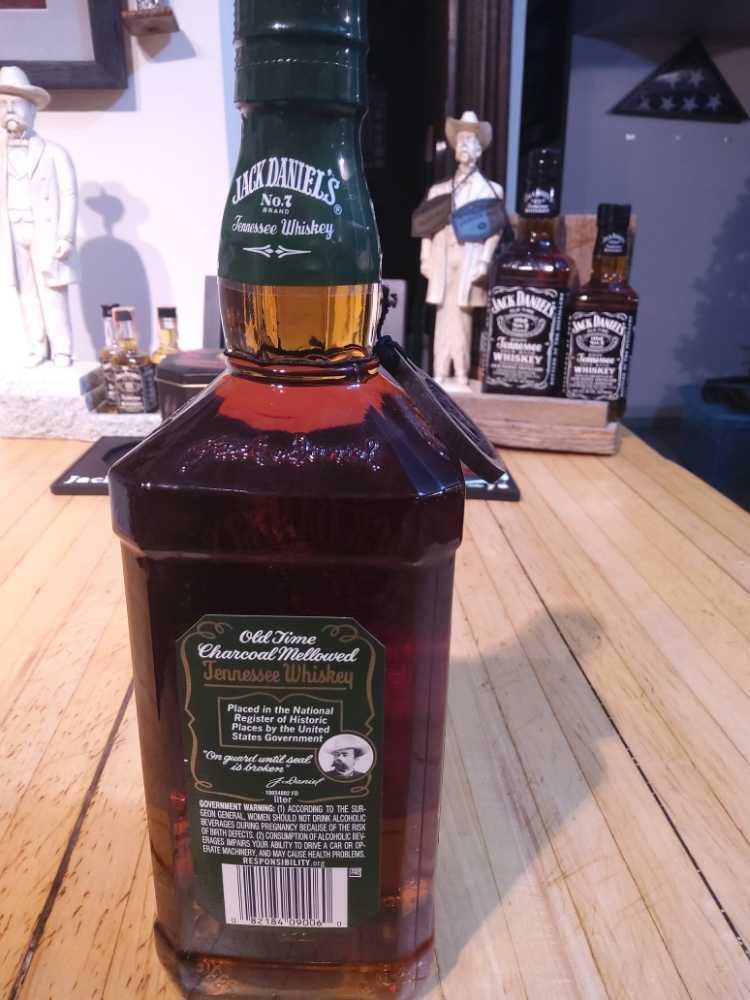 Green Label - Jack Daniel Distillery (1 L) alcohol collectible [Barcode 082184090060] - Main Image 3
