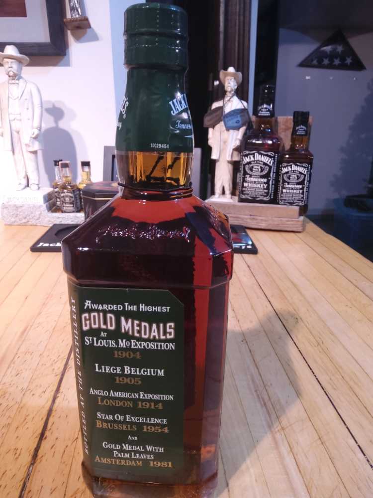 Green Label - Jack Daniel Distillery (1 L) alcohol collectible [Barcode 082184090060] - Main Image 4