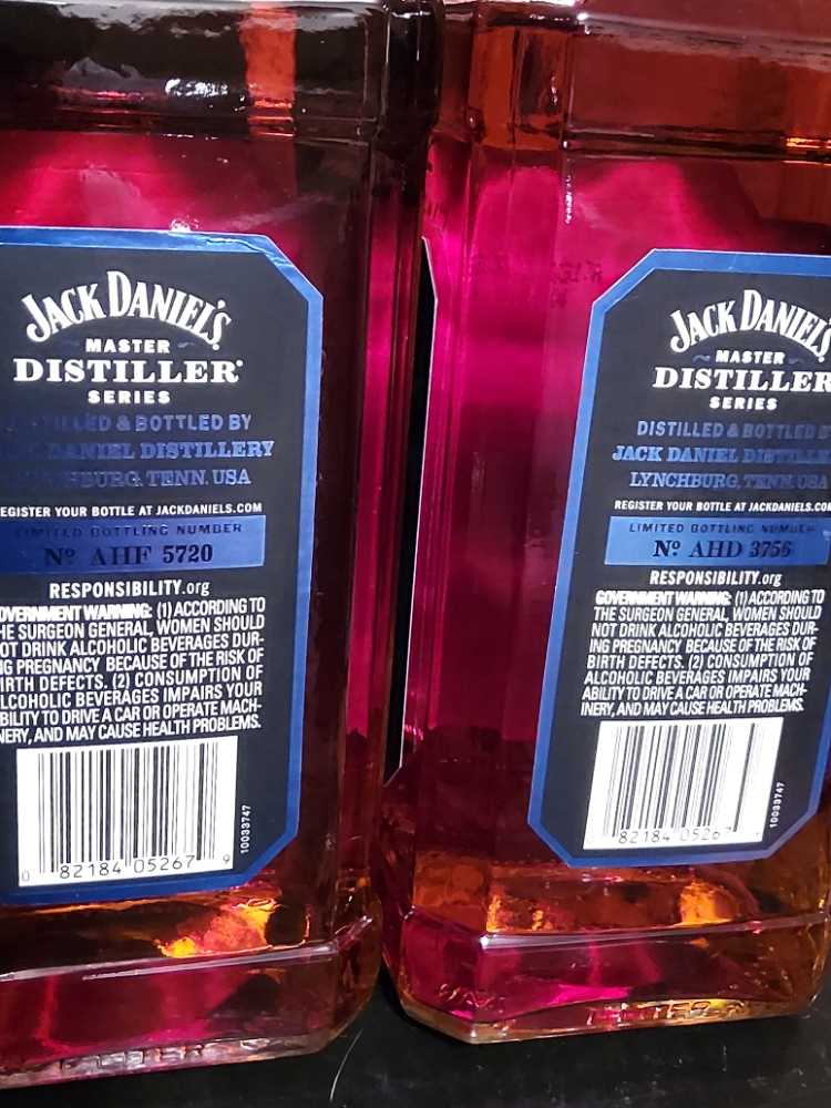 Master Distiller # 6  1 Liter - Jack Daniel‘s Distillery (1 L) alcohol collectible [Barcode 082184065518] - Main Image 3