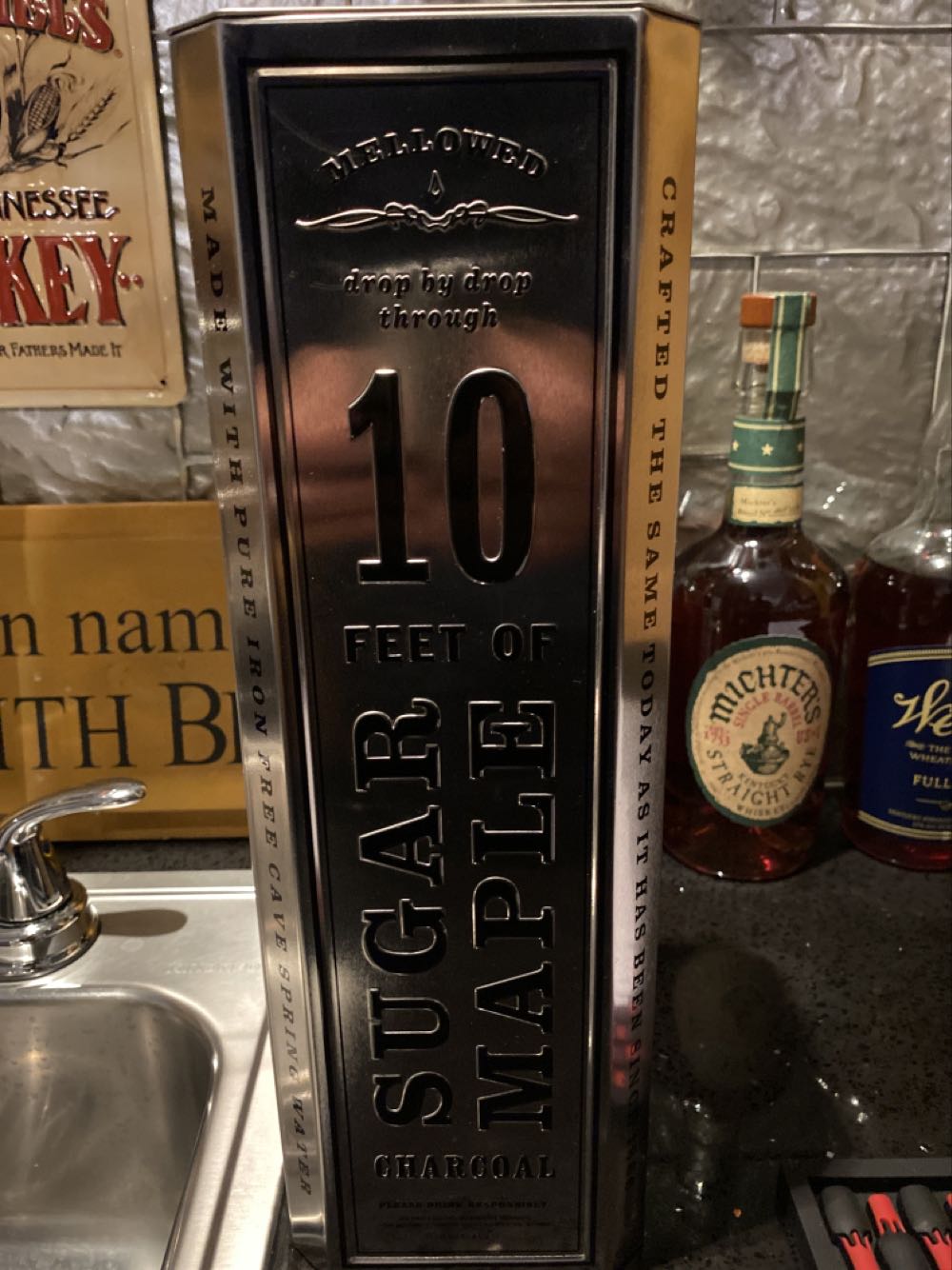 Jack Daniels Gift Tin Limited Edition - Jack Daniel Distillery (1.75 L) alcohol collectible [Barcode 082184259405] - Main Image 4