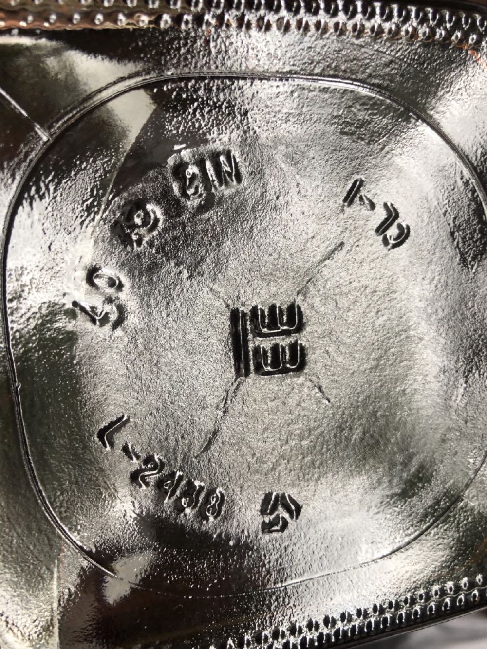 Jack Daniels Cradle 2007 - Jack Daniel’s Distillery, Lynchburg, TN (1.75 L) alcohol collectible [Barcode 9310733835024] - Main Image 2