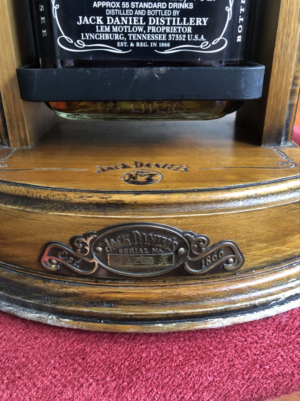 Jack Daniels Cradle 2005 - Jack Daniel’s Distillery, Lynchburg, TN (1.75 L) alcohol collectible [Barcode 082184045152] - Main Image 2