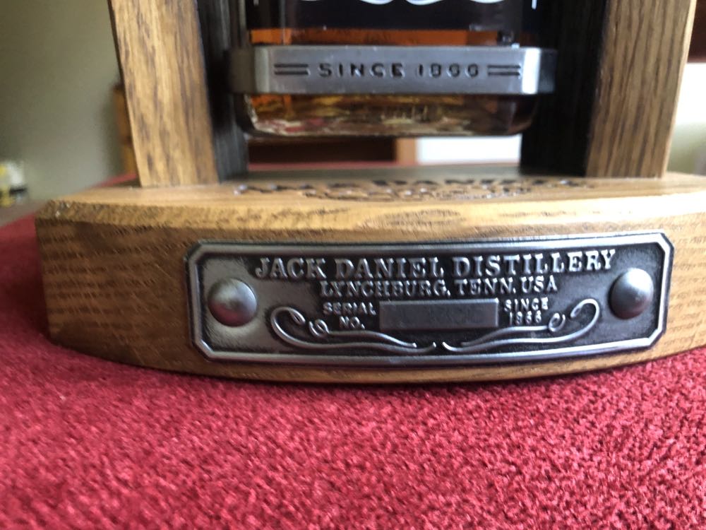 Jack Daniels BWS Cradle 2018 - Jack Daniels Distillery (1.00 L) alcohol collectible [Barcode 082184045367] - Main Image 3
