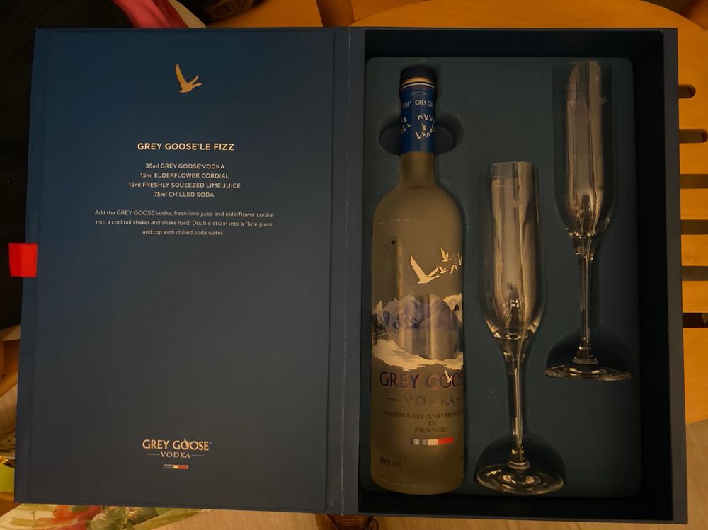 Grey Goose Gift Box With 2 Flutes - Grey Goose Vodka (700 mL) alcohol collectible [Barcode 5010677850759] - Main Image 2
