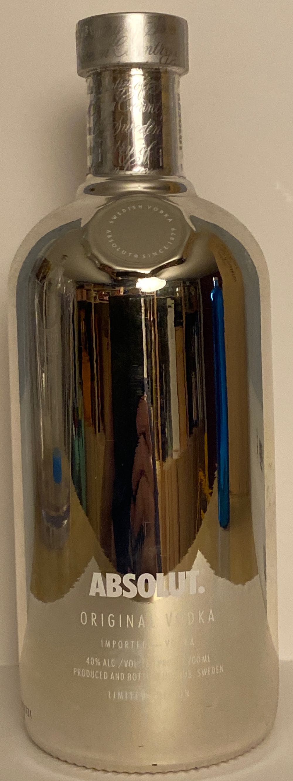 Absolut Vodka Electric 700 Ml. Silver - The Absolut Company (700 mL) alcohol collectible [Barcode 7312040551538] - Main Image 2