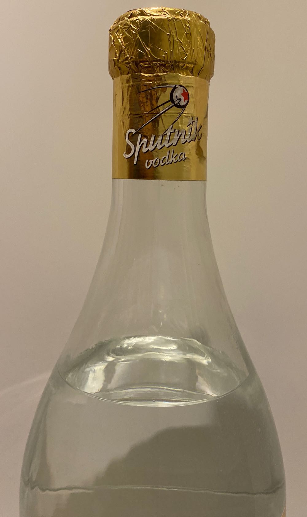 Sputnik Gold Vodka 480cl - Russian Vodka House (4800 mL) alcohol collectible - Main Image 3