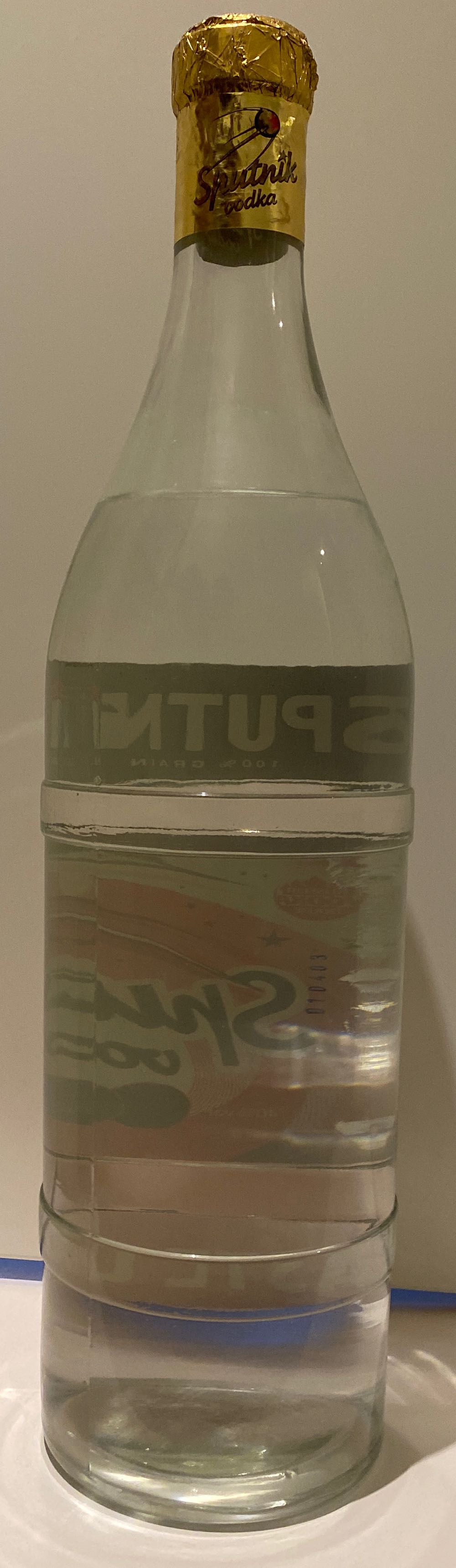 Sputnik Gold Vodka 480cl - Russian Vodka House (4800 mL) alcohol collectible - Main Image 4