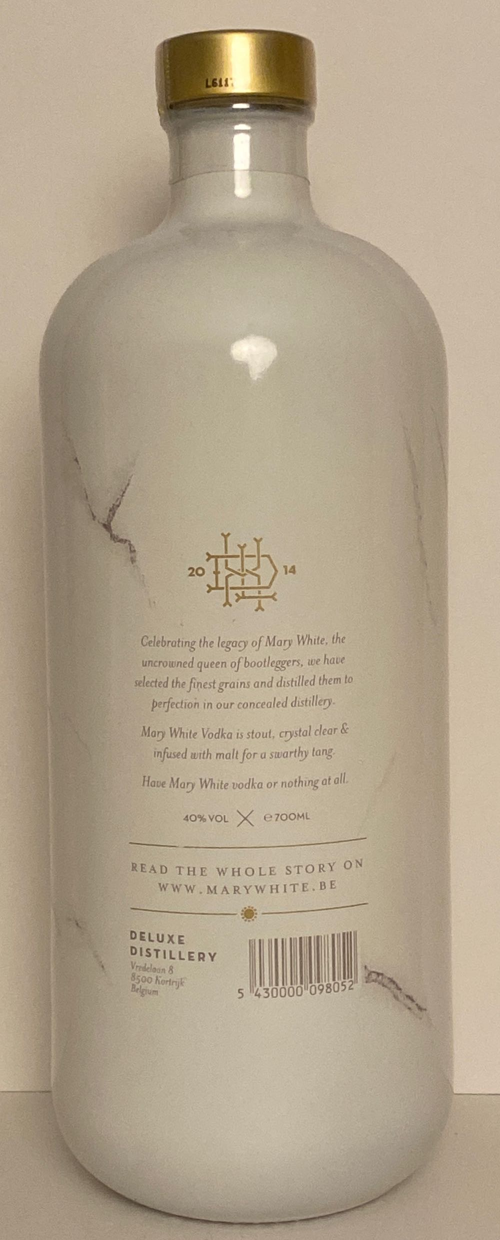 Mary White Vodka 40% - Deluxe Distillery (700 mL) alcohol collectible [Barcode 5430000098052] - Main Image 3