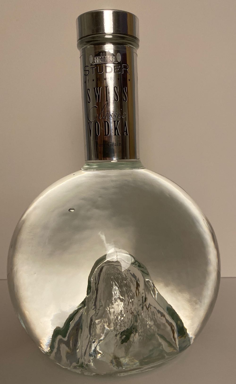 Studer Swiss Classic Vodka 40% Vol. 07l - Studer & C AG Distillery (700 mL) alcohol collectible [Barcode 7610621002517] - Main Image 2