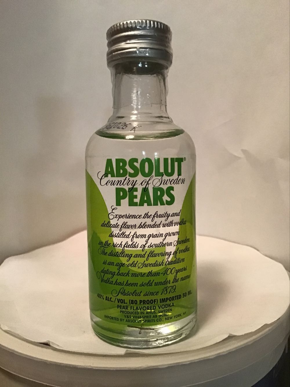 Absolut Pears - The Absolut Company AB (700 mL) alcohol collectible [Barcode 835229001336] - Main Image 2