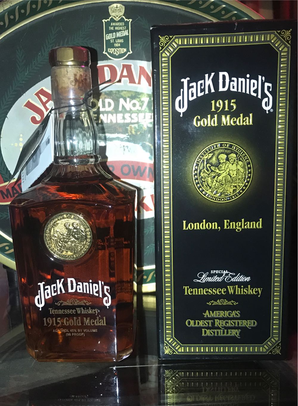 1915 Gold Medal  - Jack Daniel Distillery (750 mL) alcohol collectible [Barcode 082184086469] - Main Image 4