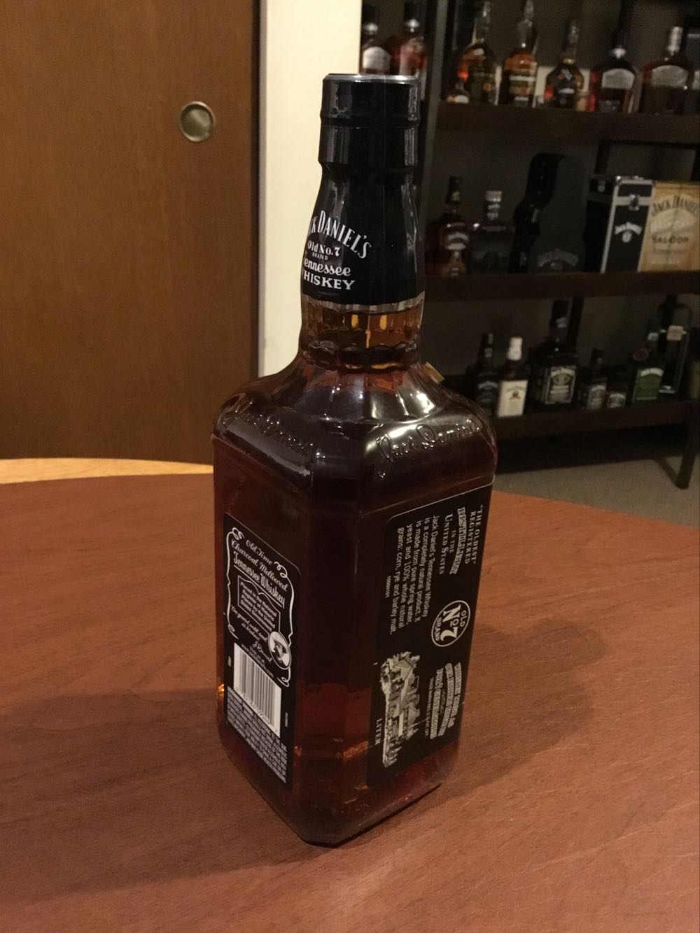 Black Label 1 Liter - Jack Daniel Distillery (1 L) alcohol collectible - Main Image 3