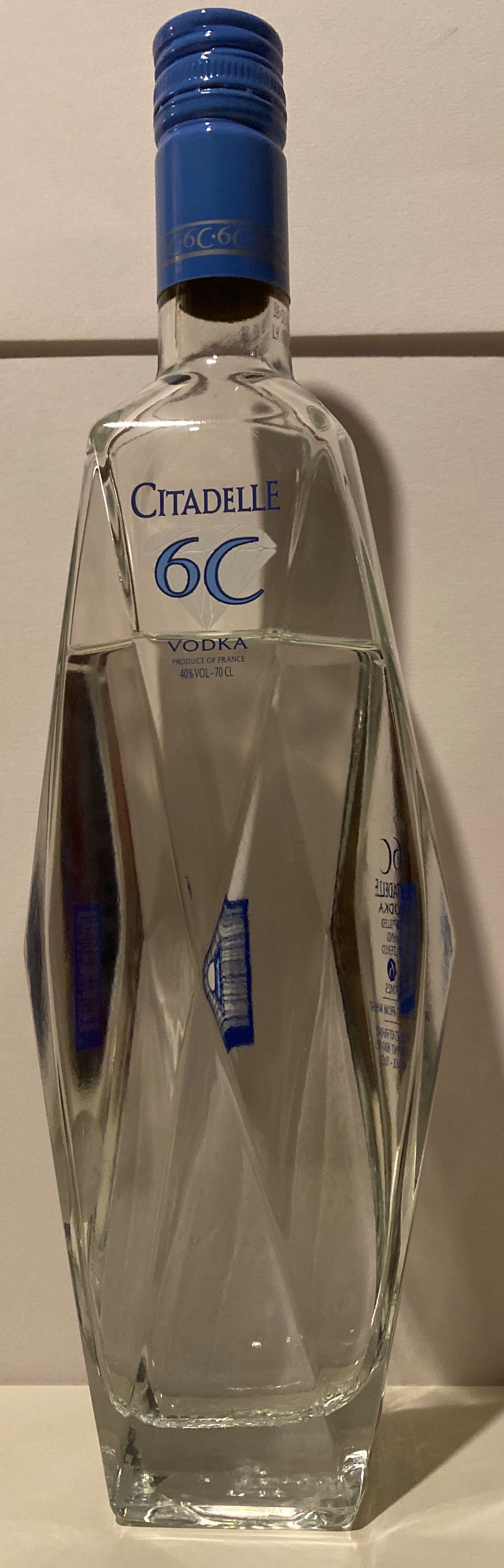 6C Vodka - Citadelle (700 mL) alcohol collectible [Barcode 3460410524508] - Main Image 2