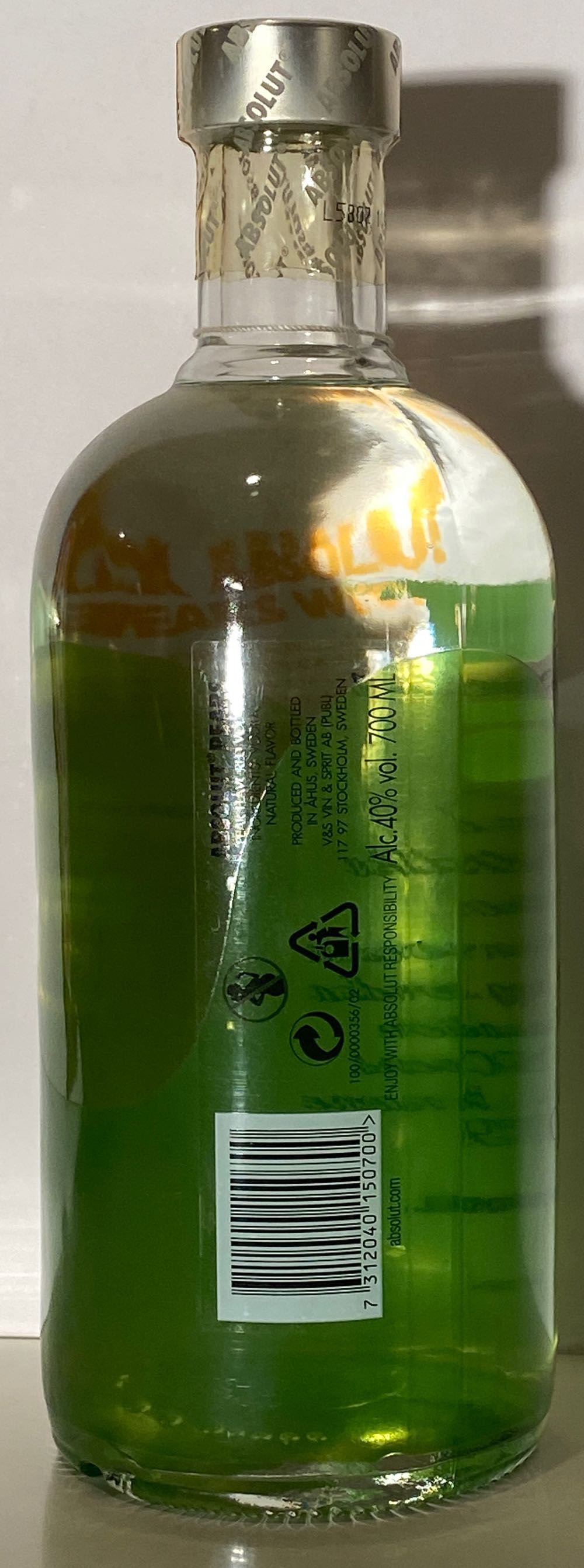 Absolut Vodka Pears 700ml Old Design - Absolut Spirits Co. (700 mL) alcohol collectible [Barcode 7312040150700] - Main Image 2