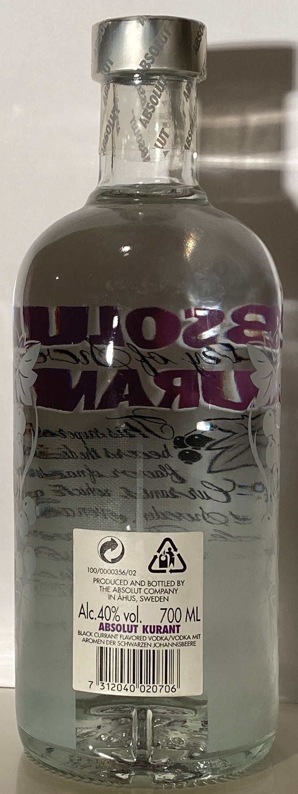 Absolut Kurant Vodka - Absolut Spirits Co. (700 mL) alcohol collectible [Barcode 7312040020706] - Main Image 2
