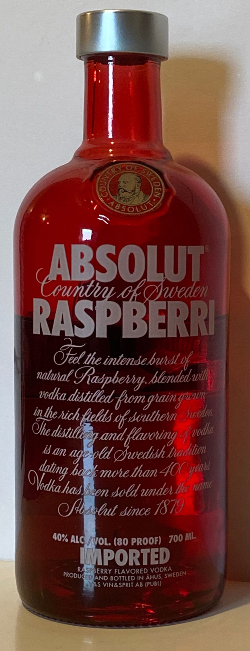 Absolut Raspberri  700ml - The Absolut Company (700 mL) alcohol collectible [Barcode 7312040040704] - Main Image 2