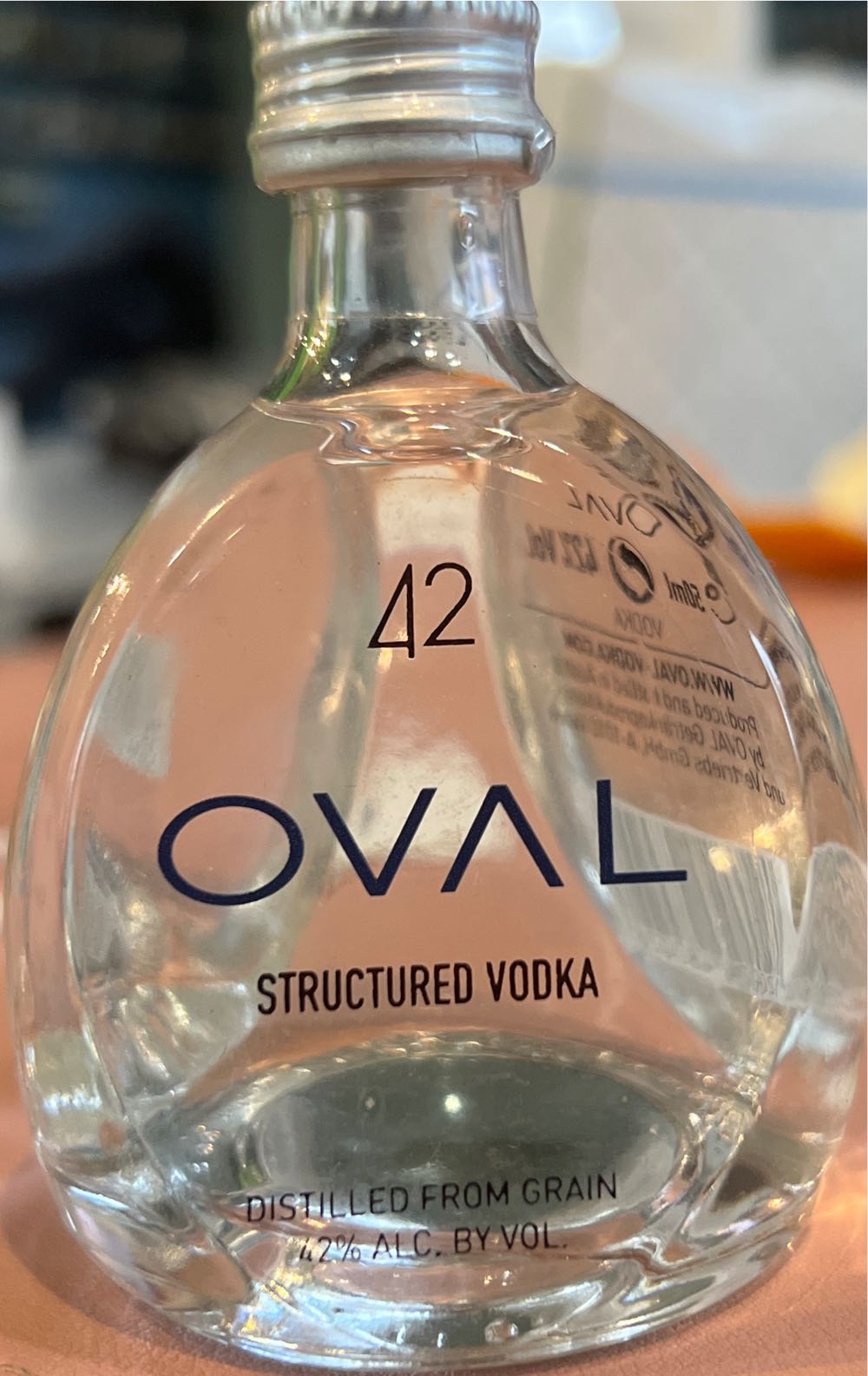 Oval Vodka 42 - Oval Getränkeproduktions (700 mL) alcohol collectible [Barcode 9120024480013] - Main Image 3
