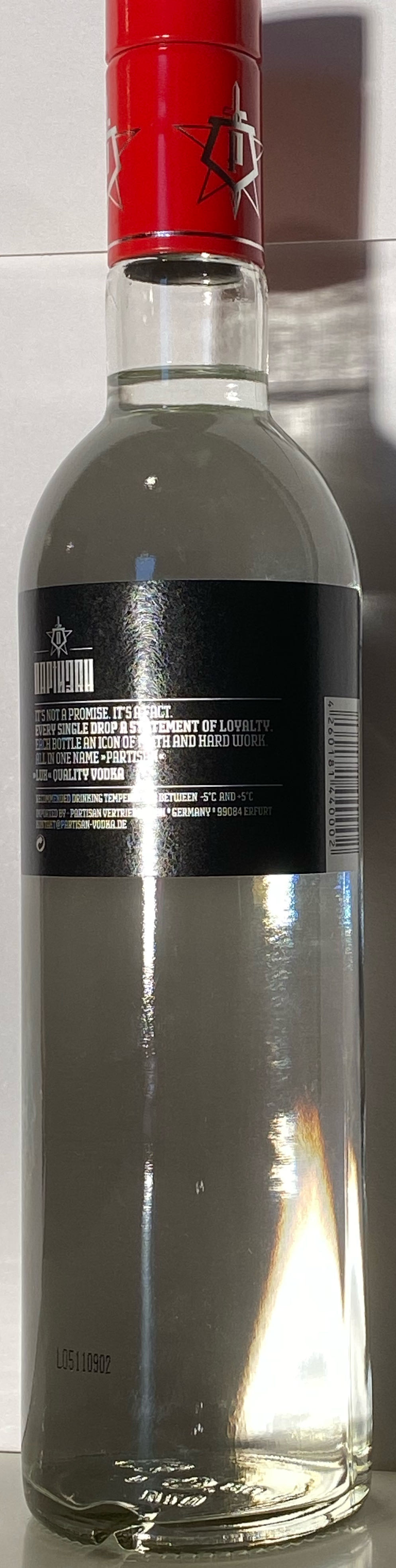 Partisan Vodka 40%  (700 mL) alcohol collectible [Barcode 4260181440002] - Main Image 2