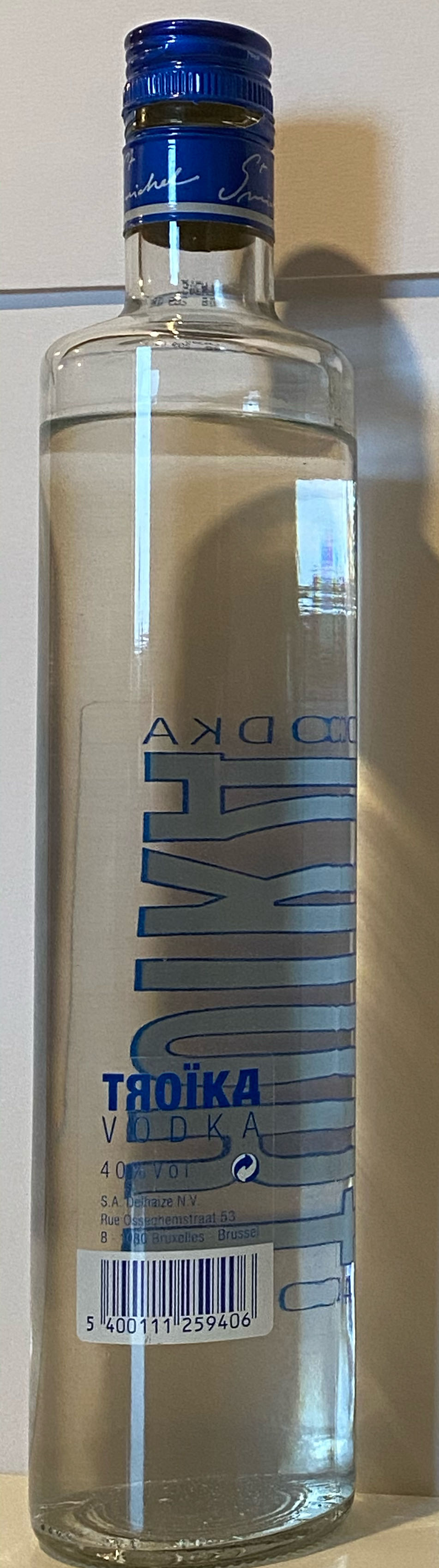 Troïka Vodka  (700 mL) alcohol collectible [Barcode 5400111259406] - Main Image 2