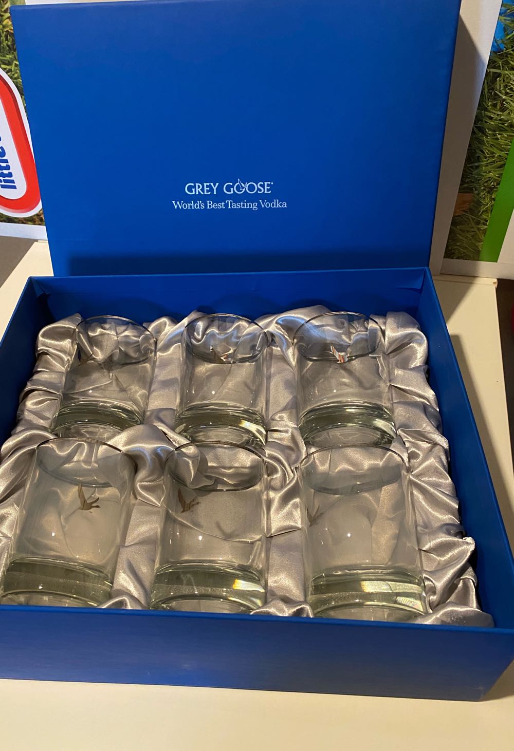 Grey Goose Gift Box With 6 Glasses With Silver Rim - Grey Goose SAS alcohol collectible - Main Image 2