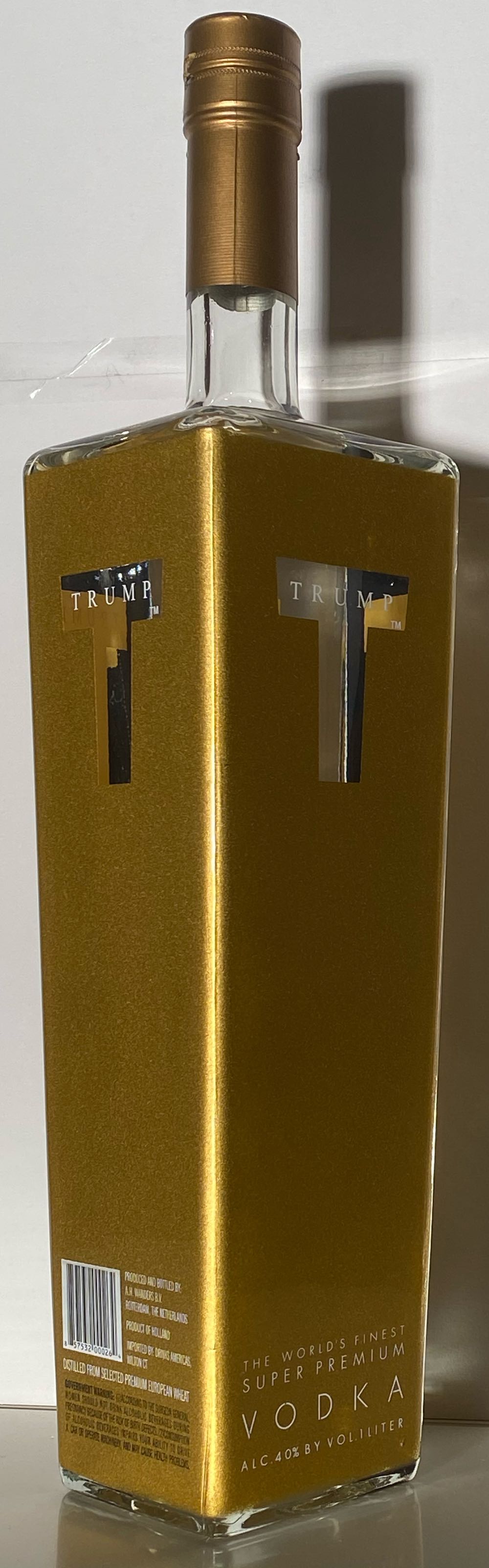 Trump Vodka 1L - A.H. Wanders B.V. (1000 mL) alcohol collectible [Barcode 857532000264] - Main Image 2