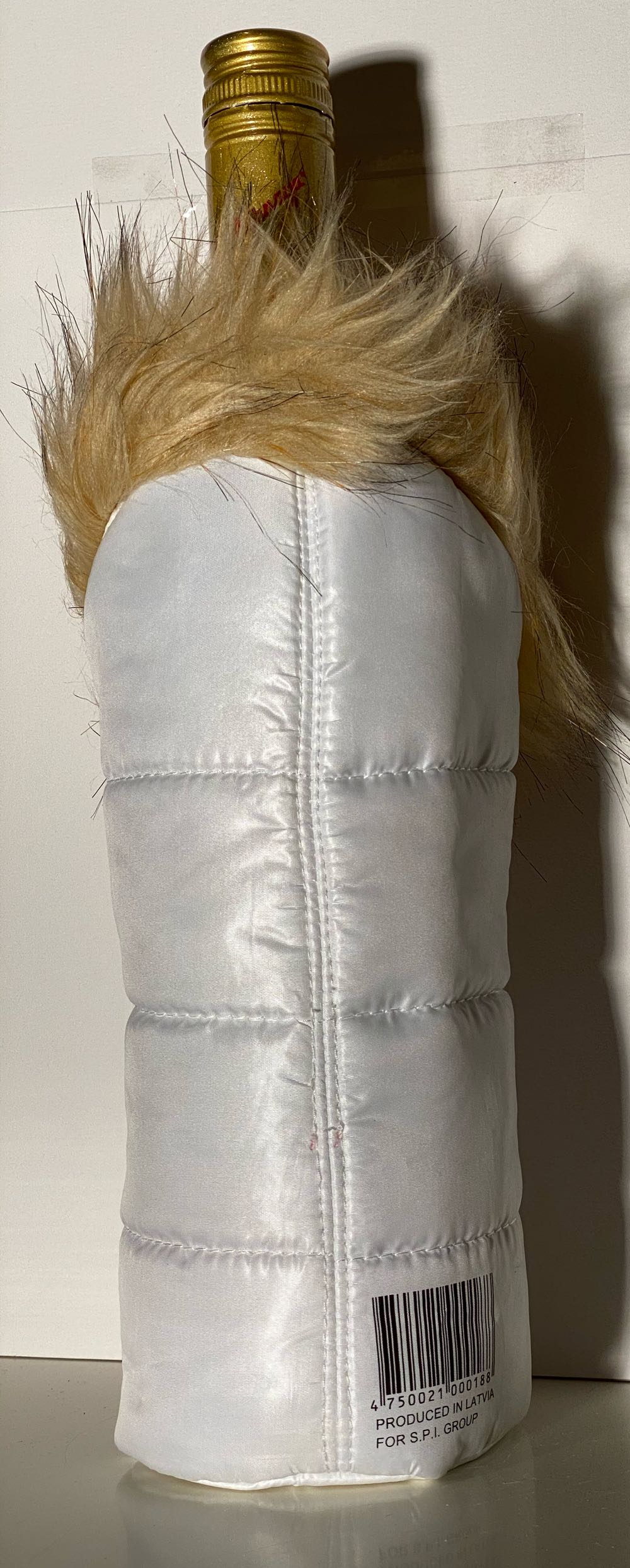 Stolichnaya White Winter Jacket - Stoli Group (700 mL) alcohol collectible [Barcode 4750021000188] - Main Image 2