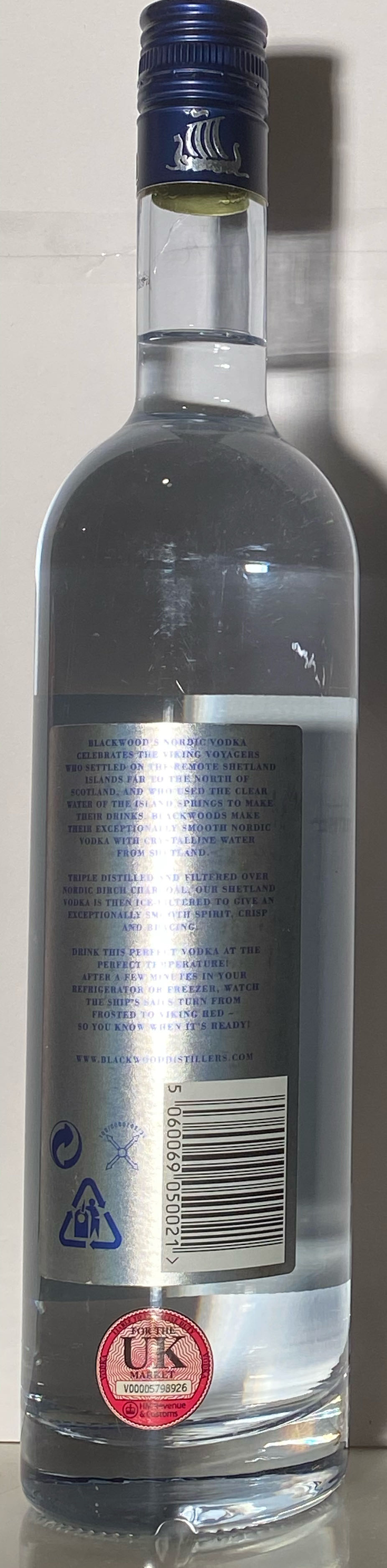 Blackwood’s Premium Nordic Vodka 70cl Bottle - Blackwood Distillers (700 mL) alcohol collectible [Barcode 5060069050021] - Main Image 2