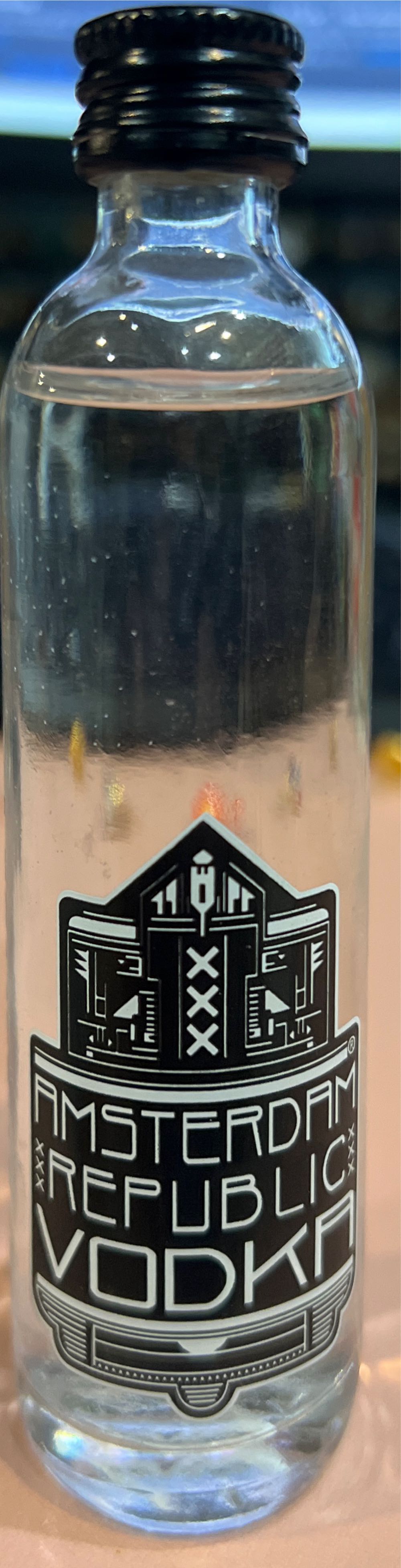 Amsterdam Republic Vodka 1L - Amsterdam Republic Bv (1000 mL) alcohol collectible [Barcode 8711209702719] - Main Image 3
