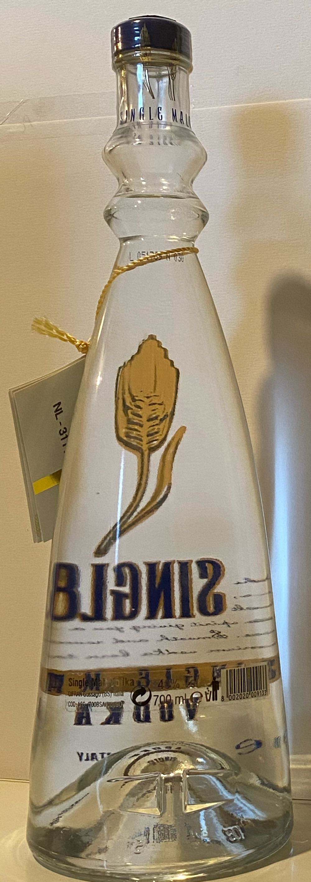 Single Malt Vodka 0,7l  (700 mL) alcohol collectible [Barcode 8002020009133] - Main Image 2
