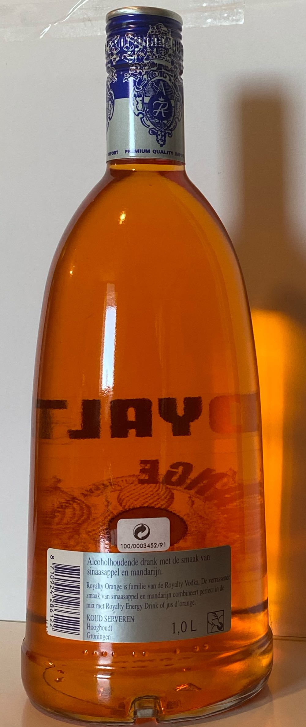 Royalty Orange Vodka 1L - Hooghoudt Distillers (1000 mL) alcohol collectible [Barcode 8710924286122] - Main Image 2