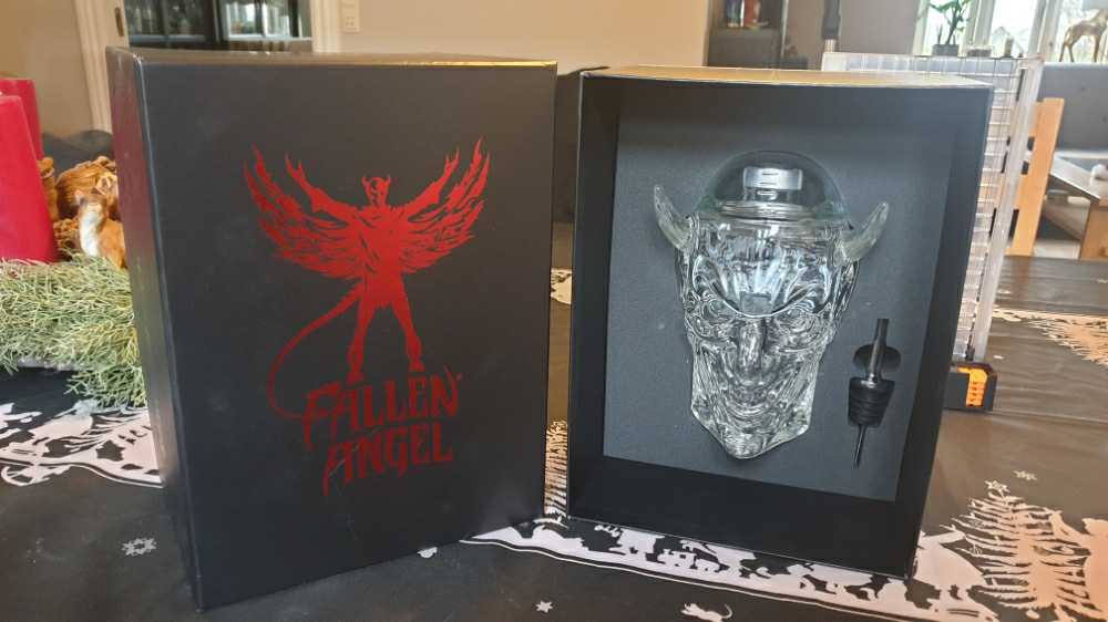 Fallen Angel 700ml 44.7% UK - Fallen Angel (700 mL) alcohol collectible [Barcode 5033931602413] - Main Image 2