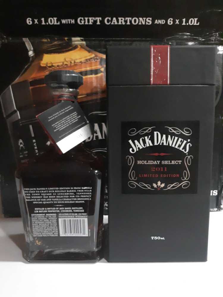 Holiday Select - 2011 - Jack Daniel Distillery (750 mL) alcohol collectible [Barcode 082184000571] - Main Image 3