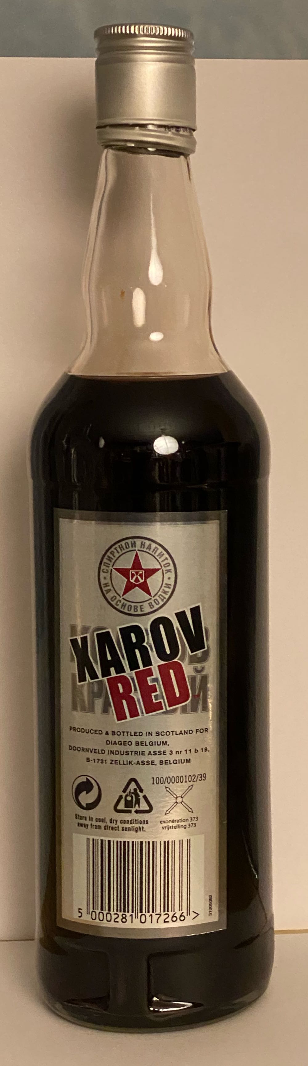Xarov Red Vodka  (700 mL) alcohol collectible [Barcode 5000281017266] - Main Image 2