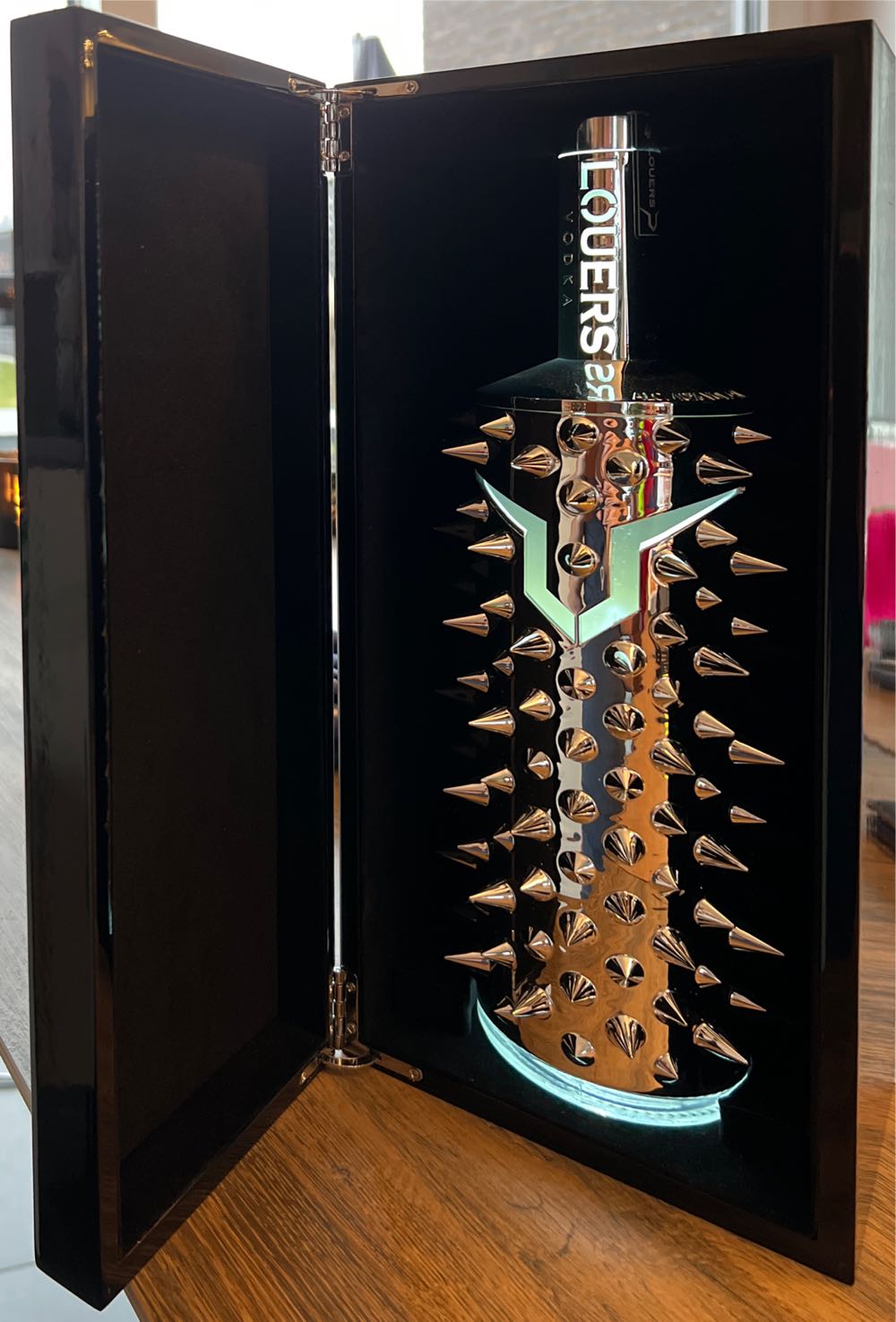 Louers Vodka - Louers B.V. (1000 mL) alcohol collectible - Main Image 3