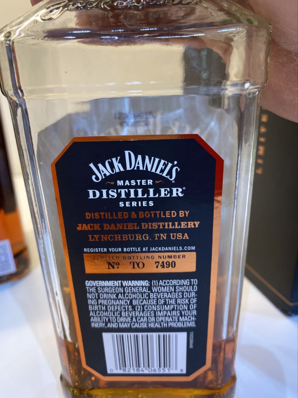 Master Distiller #3 - Jack Daniel‘s Distillery (1000 mL) alcohol collectible [Barcode 5099873052679] - Main Image 3