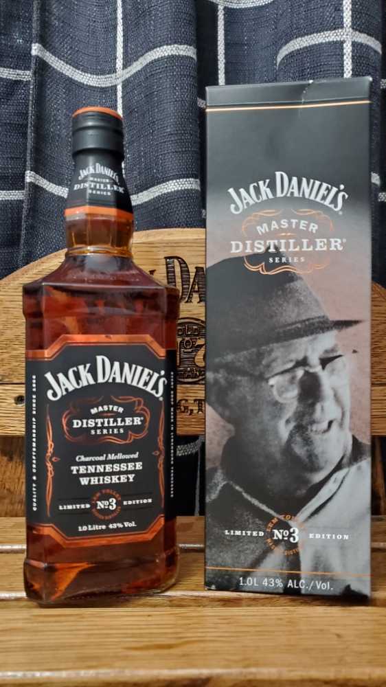 Master Distiller #3 - Jack Daniel‘s Distillery (1000 mL) alcohol collectible [Barcode 5099873052679] - Main Image 4