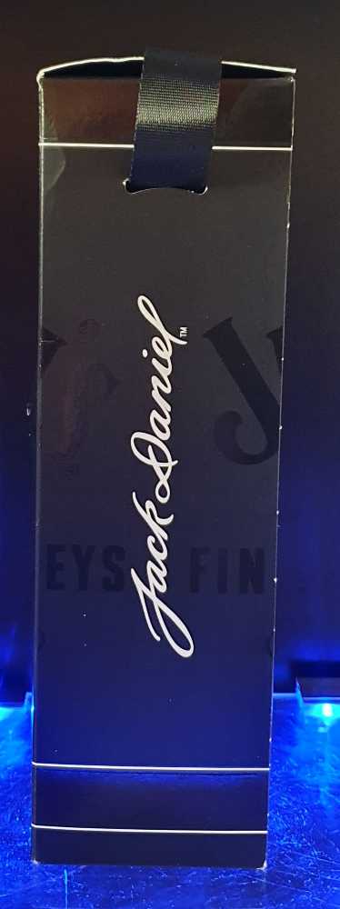 Airport Exclusive - Double Bottle Set - Jack Daniels Distillery (1 L) alcohol collectible [Barcode 5099873245255] - Main Image 2