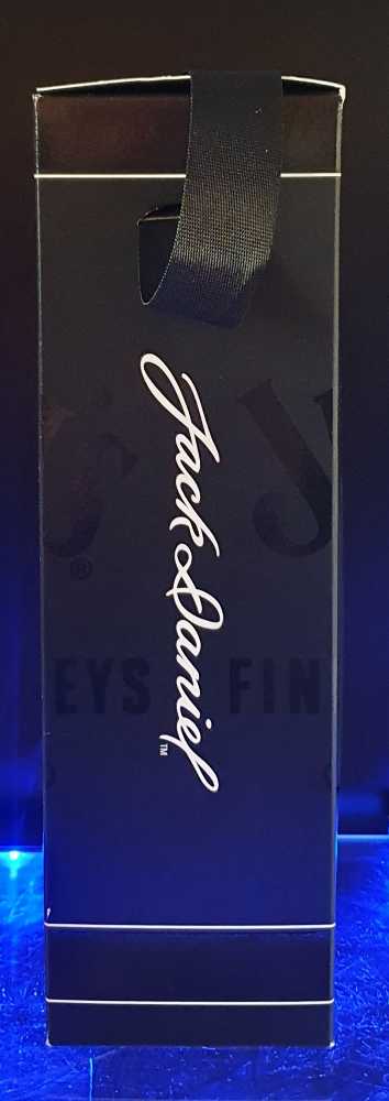 Airport Exclusive - Double Bottle Set - Jack Daniels Distillery (1 L) alcohol collectible [Barcode 5099873245255] - Main Image 3