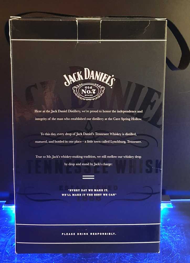 Airport Exclusive - Double Bottle Set - Jack Daniels Distillery (1 L) alcohol collectible [Barcode 5099873245255] - Main Image 4