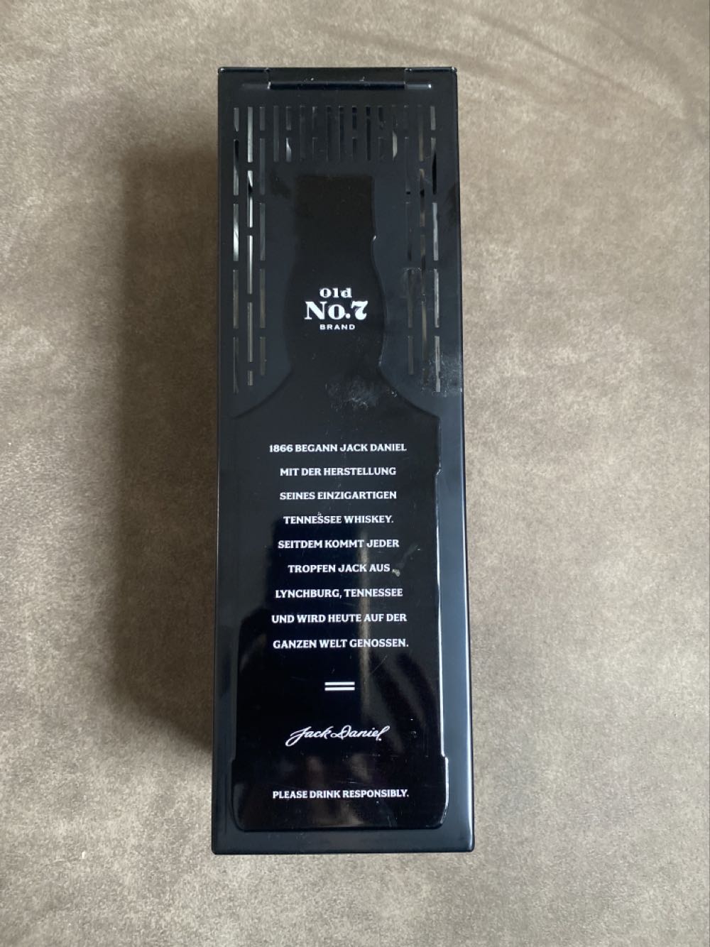 Xxxx - Box Set - Tin Only - Jack Daniels Distillery (700 mL) alcohol collectible [Barcode 5099873045947] - Main Image 3