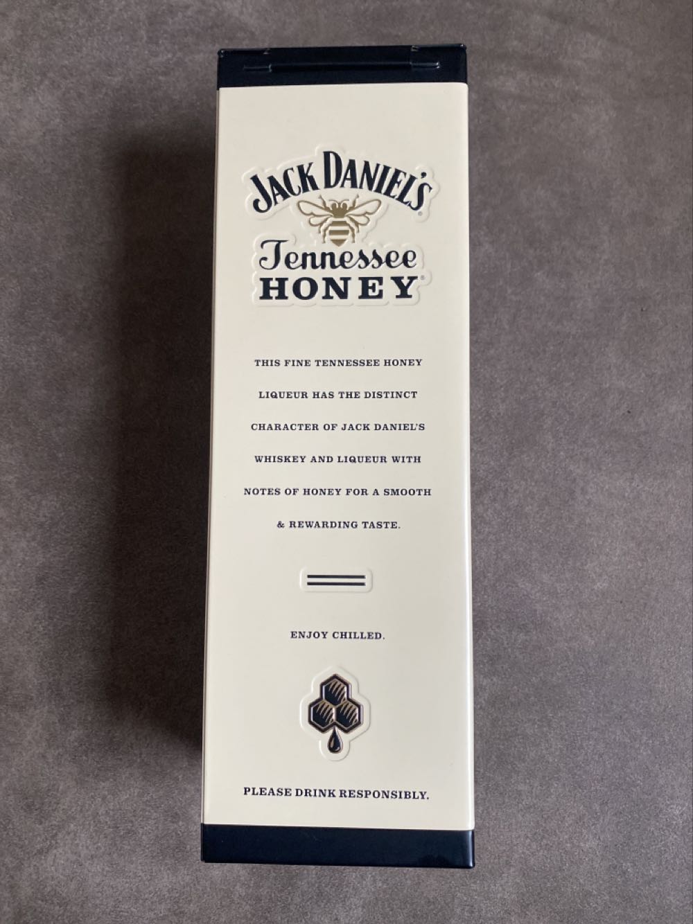 2019 (1) - Jack Daniel’s Tin Set - Honey - Jack Daniels Distillery (700 mL) alcohol collectible [Barcode 5099873213551] - Main Image 3
